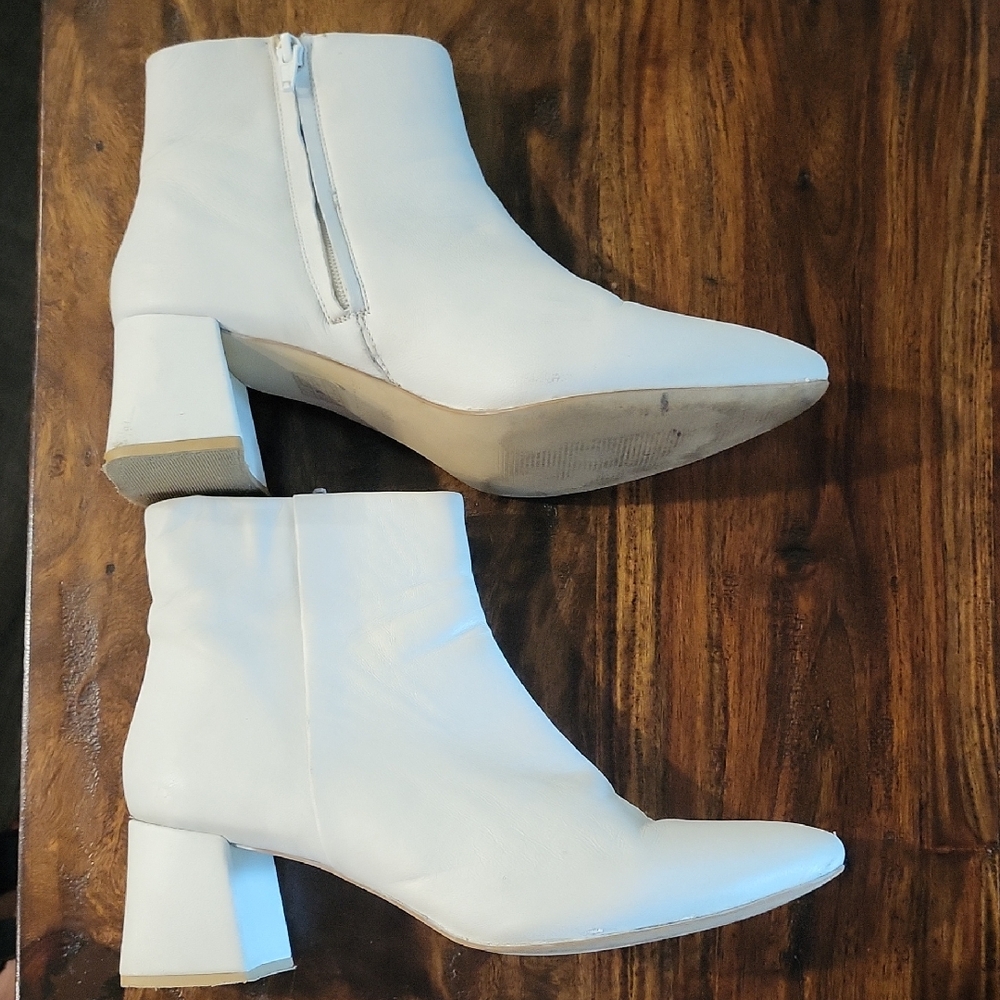 Women's Sz 9.5 White Ankle Boots Great Condition